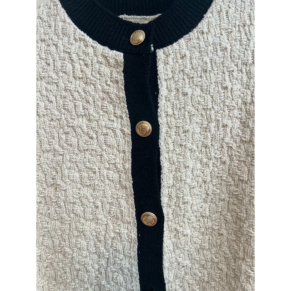 H&M Cream and Black
Textured Knit Button-Up
Cardigan w/ Good Buttons Size: XS - Picture 5 of 6